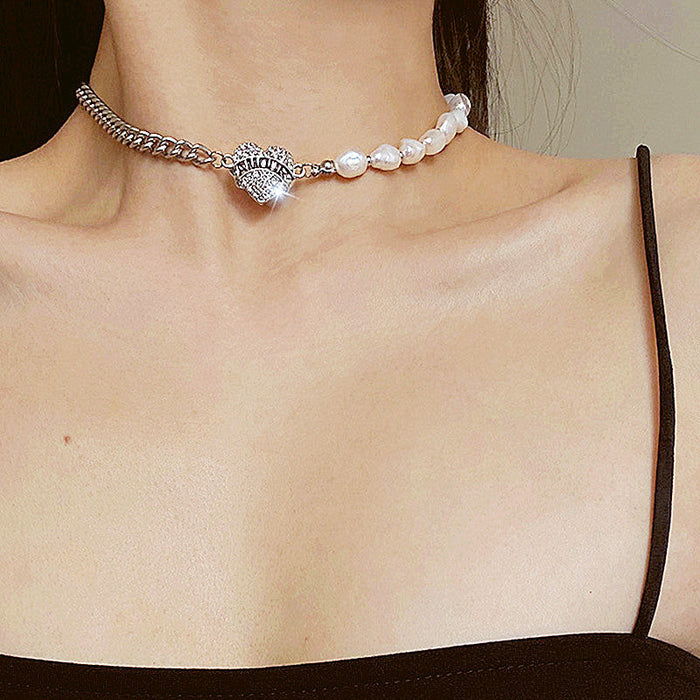 Chic AMOUR Paved Heart Pearl Chocker