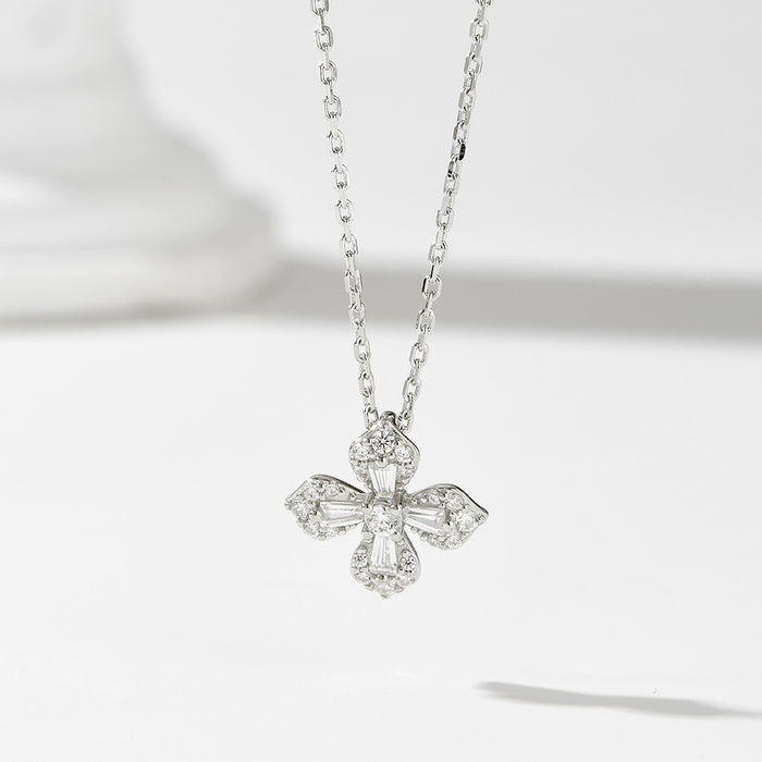 Clover Flower Design Necklace in Sterling Silver