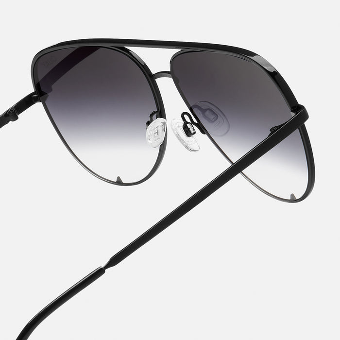 BLACK/FADE