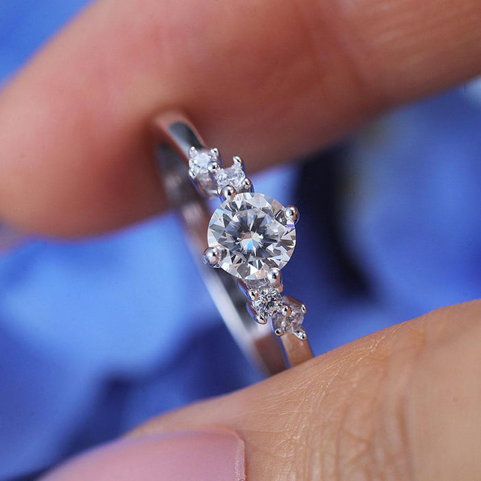 ShineofDiamond Classic 0.5 CT Five Stone Round Cut Moissanite Ring