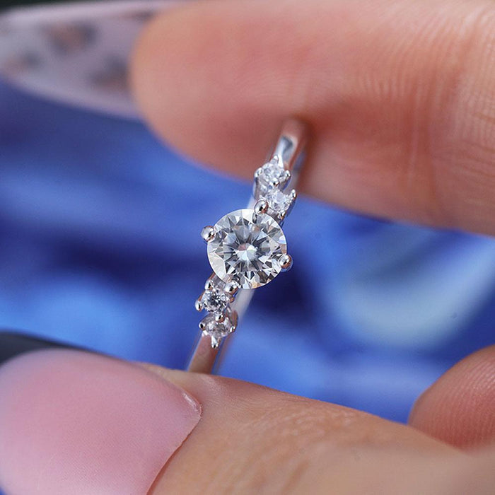 ShineofDiamond Classic 0.5 CT Five Stone Round Cut Moissanite Ring